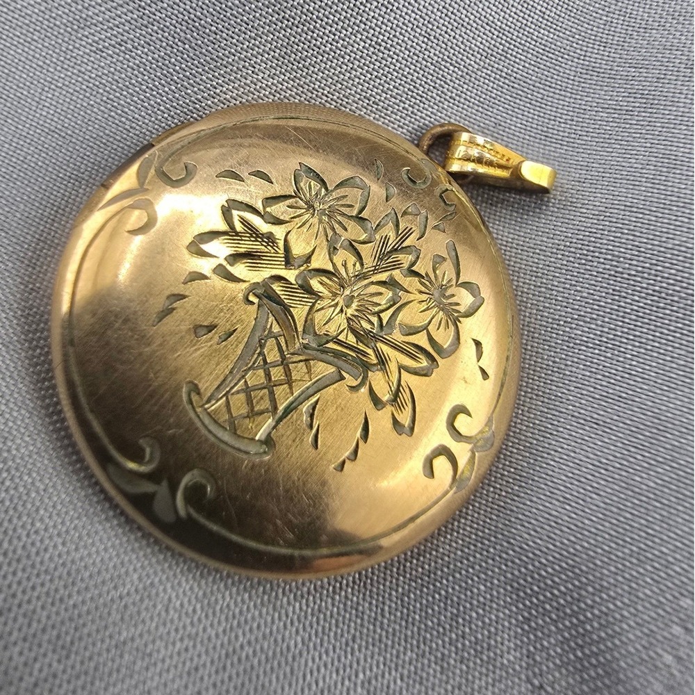 Vintage Estate Locket Pendant Gold Filled Floral Basket Etched Round 0.875 Inch